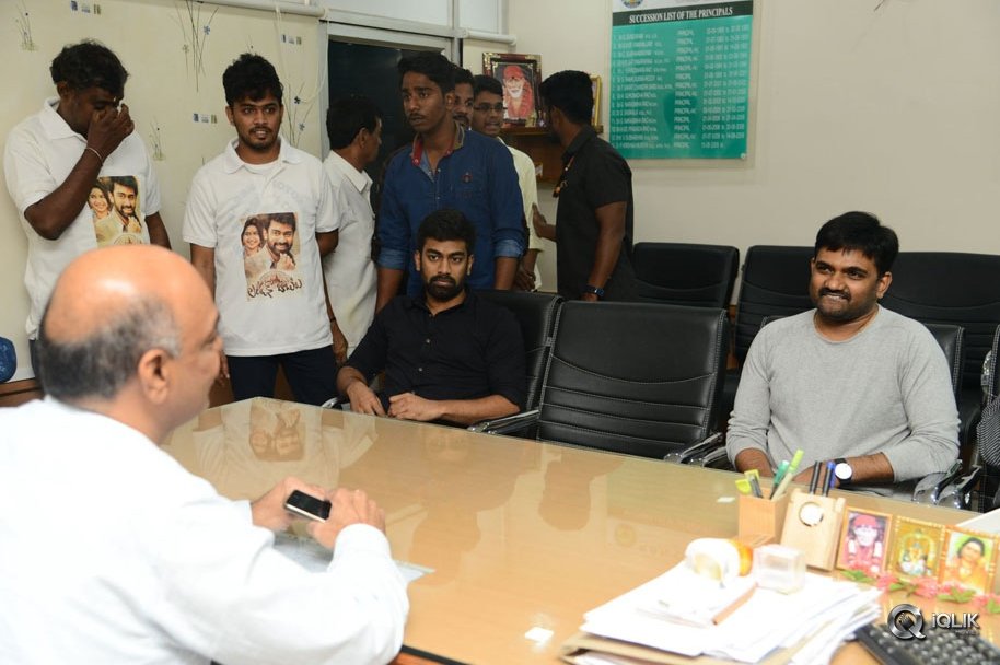 London-Babulu-Movie-Team-at-KBN-College-Vijayawada
